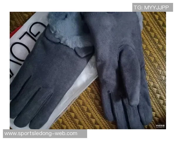 华盛顿分享比赛时手指甲发紫的秘密与场下保暖手套的独特体验