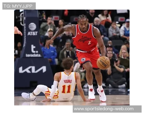 莱昂纳德全场表现出色19投11中砍下33分5篮板5助攻3抢断1盖帽正负值高达31 莱昂纳德全场表现出色19投11中砍下33分5篮板5助攻3抢断1盖帽正负值高达31